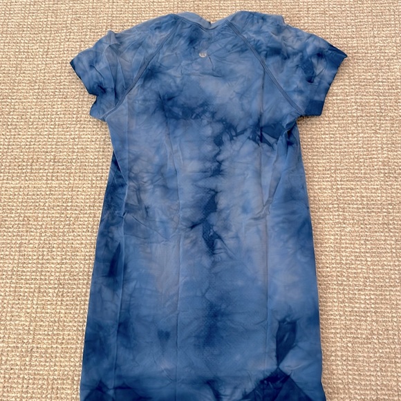 RARE Lululemon Short Sleeve Swiftly Tech in Blue Marble Dye - Picture 3 of 5